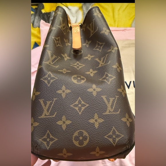 Louis Vuitton Montaigne GM Brown and Tan Monogram Tote with COA. - Picture 11 of 12